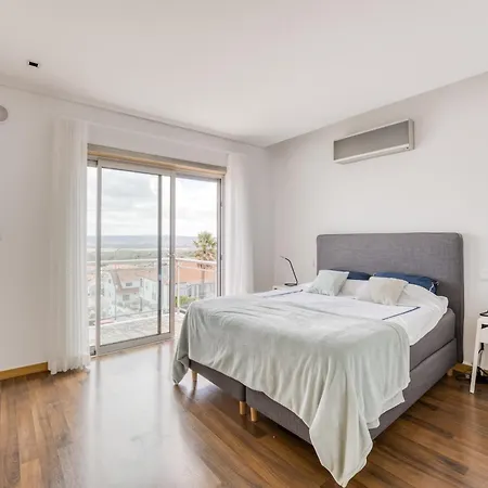 Modern With Pool And Barbecue, Cleaning Included Holiday home