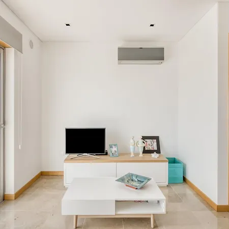 Modern With Pool And Barbecue, Cleaning Included Holiday home *