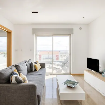 Modern With Pool And Barbecue, Cleaning Included Holiday home *